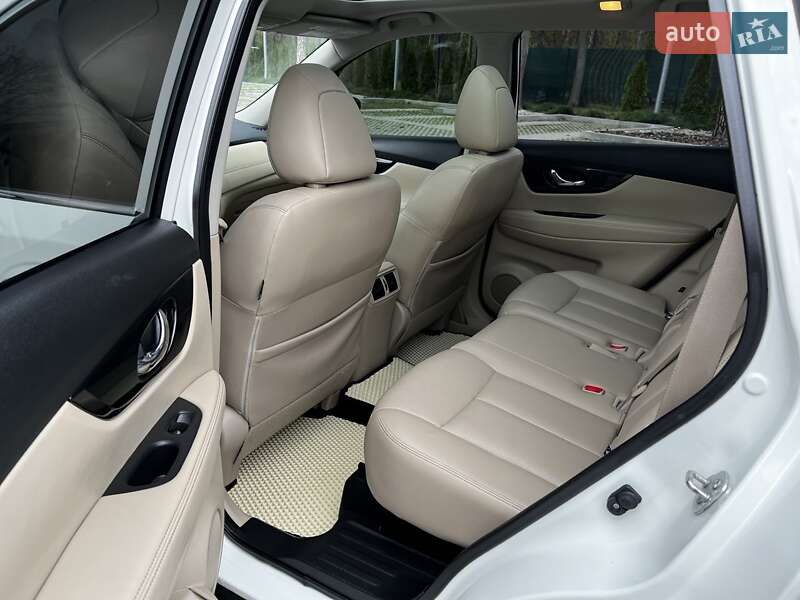 Внедорожник / Кроссовер Nissan Rogue 2017 в Харькове