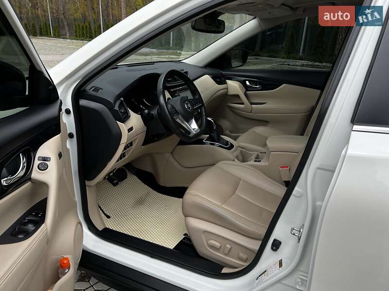 Внедорожник / Кроссовер Nissan Rogue 2017 в Харькове