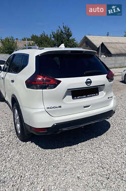 Позашляховик / Кросовер Nissan Rogue 2017 в 