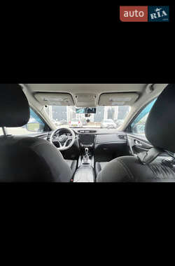 Внедорожник / Кроссовер Nissan Rogue 2017 в 
