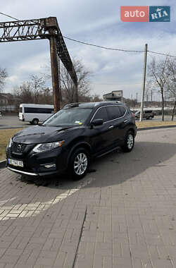 Внедорожник / Кроссовер Nissan Rogue 2018 в 