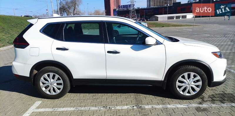 Позашляховик / Кросовер Nissan Rogue 2017 в Києві