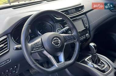 Внедорожник / Кроссовер Nissan Rogue 2018 в 