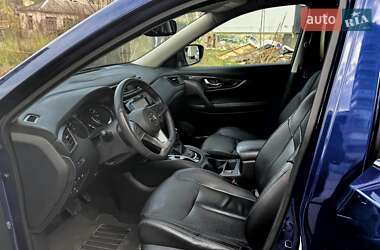 Внедорожник / Кроссовер Nissan Rogue 2017 в 