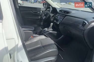 Внедорожник / Кроссовер Nissan Rogue 2018 в 