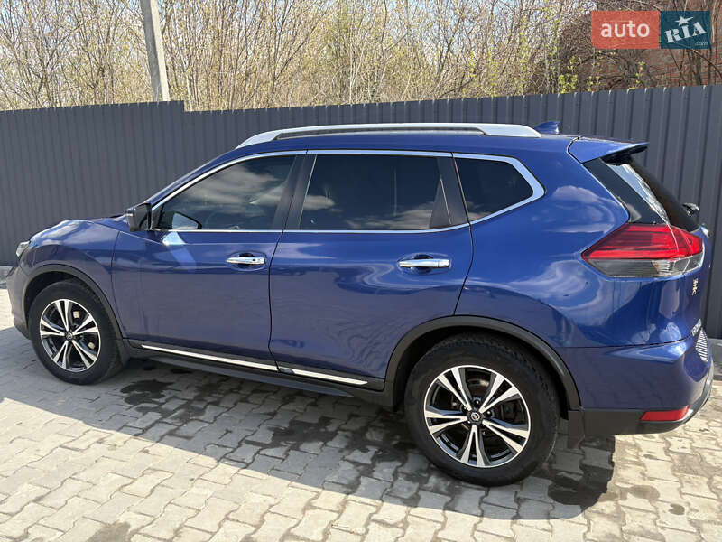 Позашляховик / Кросовер Nissan Rogue 2017 в Полтаві