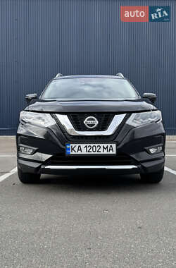 Внедорожник / Кроссовер Nissan Rogue 2017 в 