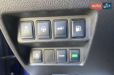 Позашляховик / Кросовер Nissan Rogue 2019 в 