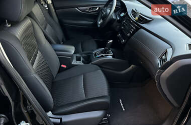 Внедорожник / Кроссовер Nissan Rogue 2017 в 