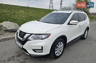 Внедорожник / Кроссовер Nissan Rogue 2017 в 