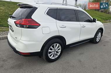 Внедорожник / Кроссовер Nissan Rogue 2017 в 