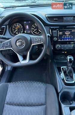 Внедорожник / Кроссовер Nissan Rogue 2018 в 