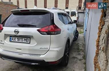 Внедорожник / Кроссовер Nissan Rogue 2017 в 