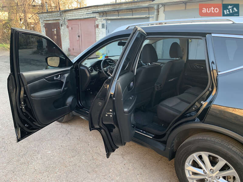 Позашляховик / Кросовер Nissan Rogue 2016 в Чернігові