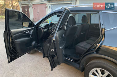 Внедорожник / Кроссовер Nissan Rogue 2016 в 