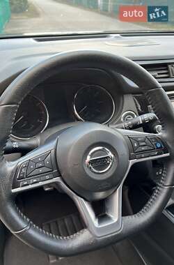 Внедорожник / Кроссовер Nissan Rogue 2020 в 