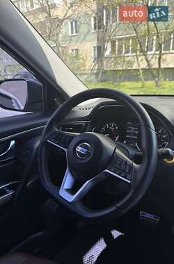 Внедорожник / Кроссовер Nissan Rogue 2018 в 