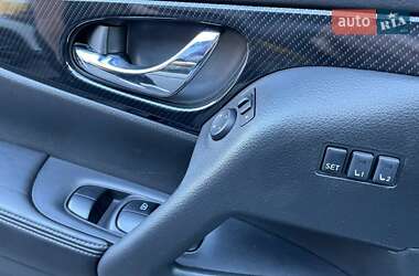 Внедорожник / Кроссовер Nissan Rogue 2018 в 