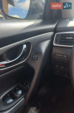 Позашляховик / Кросовер Nissan Rogue 2016 в Золочеві