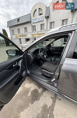 Внедорожник / Кроссовер Nissan Rogue 2017 в 
