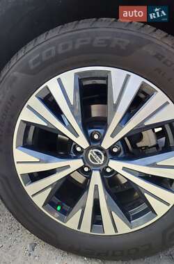 Позашляховик / Кросовер Nissan Rogue 2021 в 