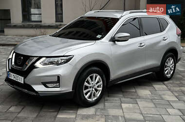 Внедорожник / Кроссовер Nissan Rogue 2018 в 