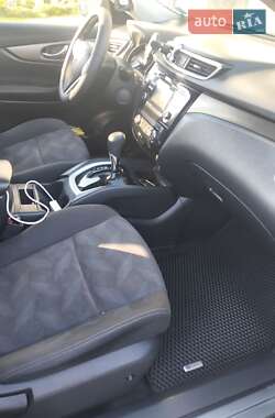 Внедорожник / Кроссовер Nissan Rogue 2015 в 