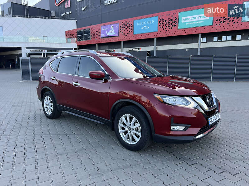 Внедорожник / Кроссовер Nissan Rogue 2018 в 