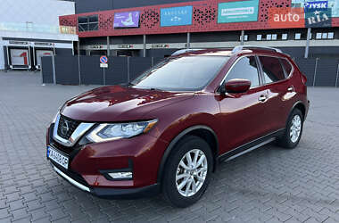 Внедорожник / Кроссовер Nissan Rogue 2018 в 