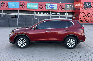 Внедорожник / Кроссовер Nissan Rogue 2018 в 