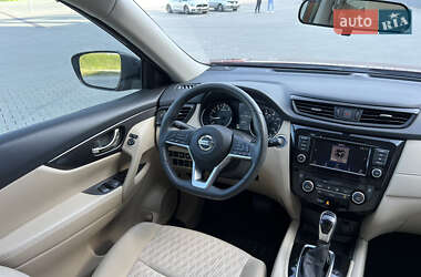Внедорожник / Кроссовер Nissan Rogue 2018 в 