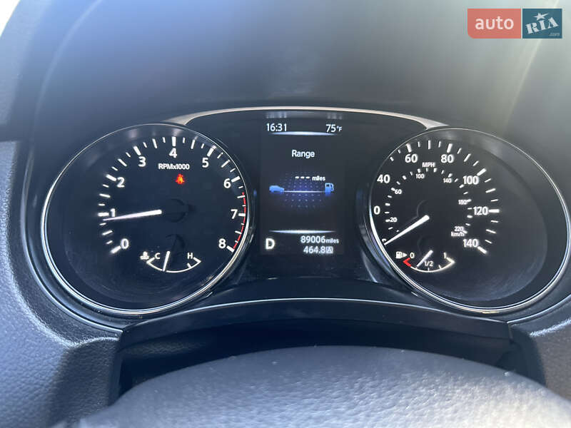 Внедорожник / Кроссовер Nissan Rogue 2016 в Киеве