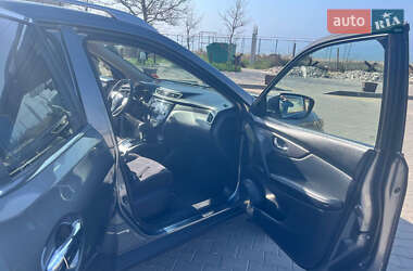 Позашляховик / Кросовер Nissan Rogue 2015 в 