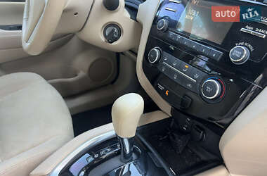 Позашляховик / Кросовер Nissan Rogue 2015 в 