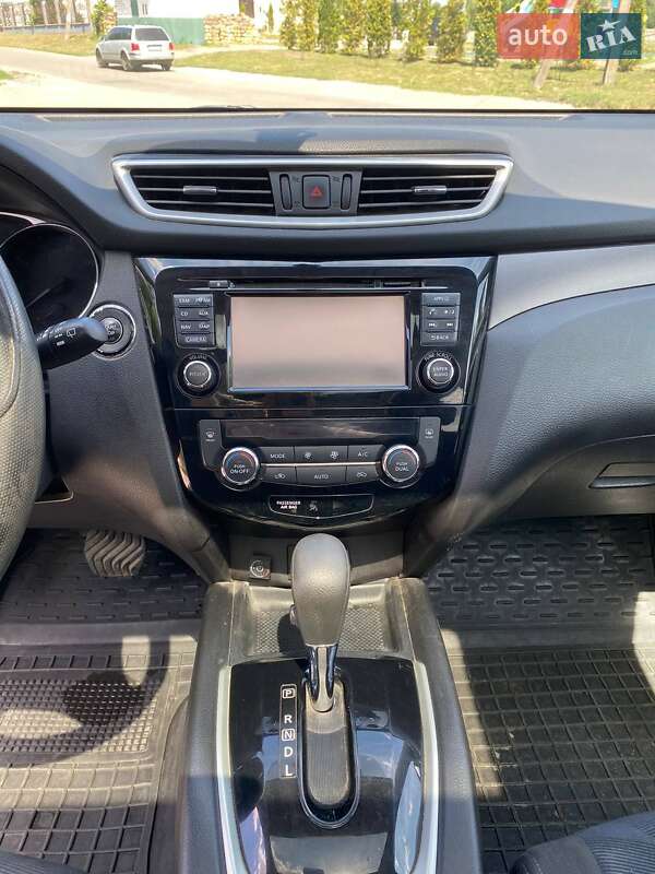 Внедорожник / Кроссовер Nissan Rogue 2016 в Киеве