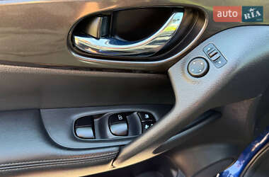 Внедорожник / Кроссовер Nissan Rogue 2019 в 
