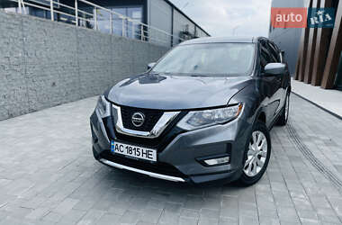Позашляховик / Кросовер Nissan Rogue 2018 в 