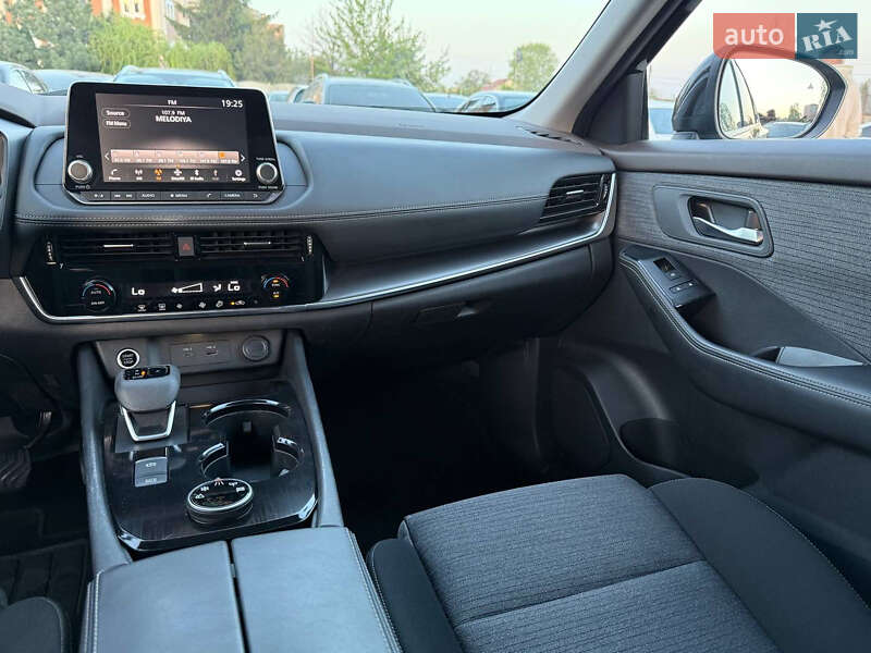 Внедорожник / Кроссовер Nissan Rogue 2021 в Харькове