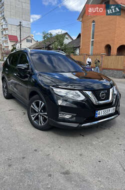 Внедорожник / Кроссовер Nissan Rogue 2018 в 