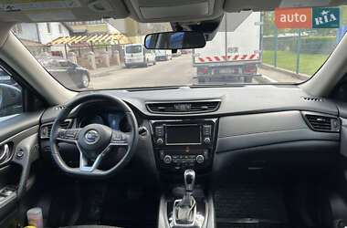 Внедорожник / Кроссовер Nissan Rogue 2018 в 