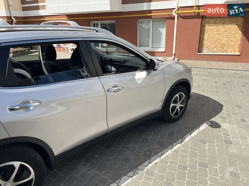 Внедорожник / Кроссовер Nissan Rogue 2015 в Киеве