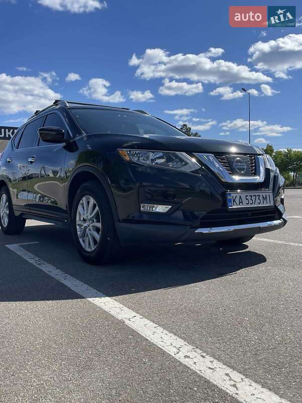 Внедорожник / Кроссовер Nissan Rogue 2017 в Киеве