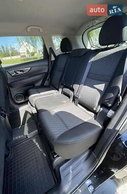 Внедорожник / Кроссовер Nissan Rogue 2017 в 