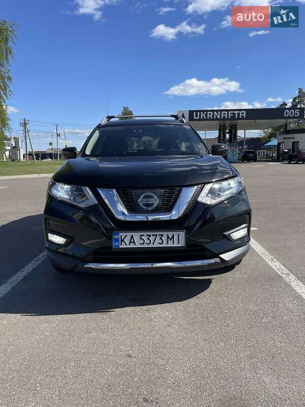 Внедорожник / Кроссовер Nissan Rogue 2017 в Киеве