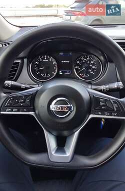 Позашляховик / Кросовер Nissan Rogue 2018 в 