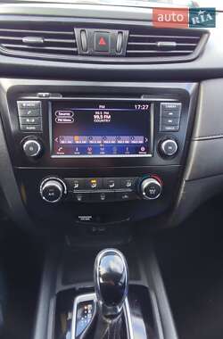 Позашляховик / Кросовер Nissan Rogue 2018 в 