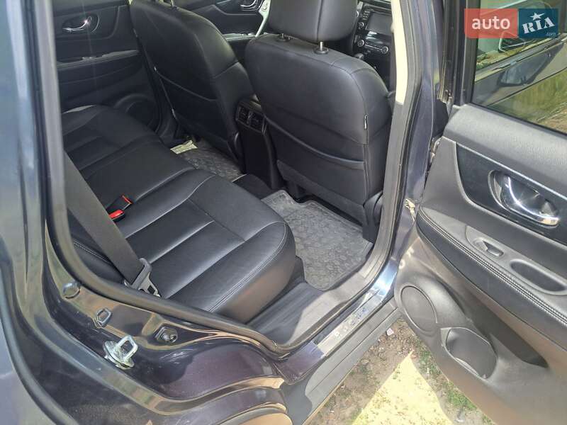 Внедорожник / Кроссовер Nissan Rogue 2014 в Александрие