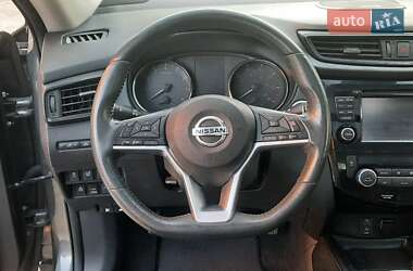 Внедорожник / Кроссовер Nissan Rogue 2017 в 