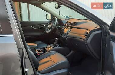 Внедорожник / Кроссовер Nissan Rogue 2017 в 