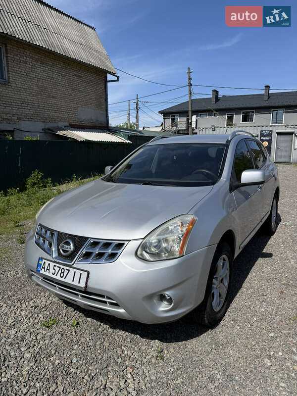 Позашляховик / Кросовер Nissan Rogue 2010 в 